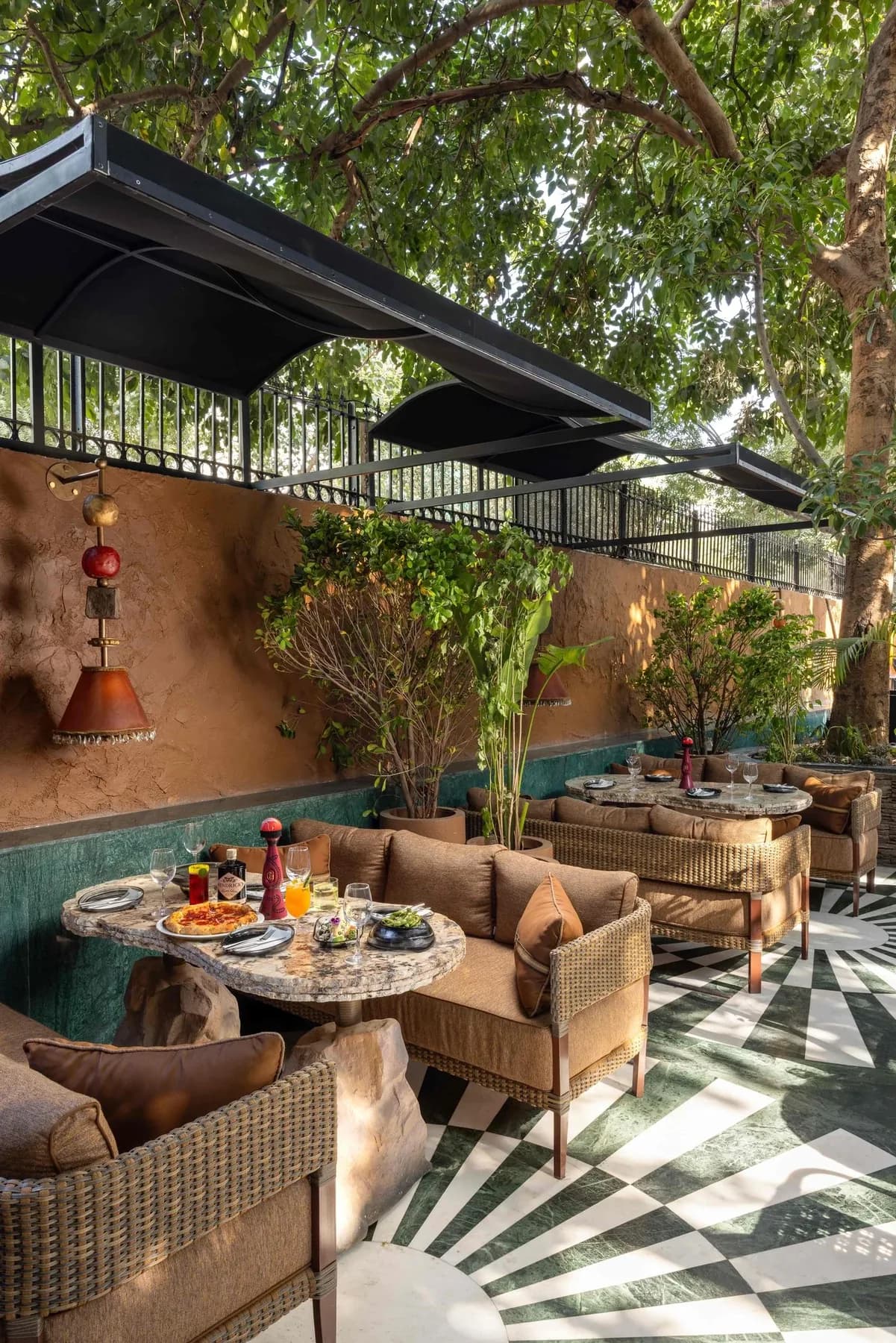 Outdoor Courtyard - Chica Venue Environment